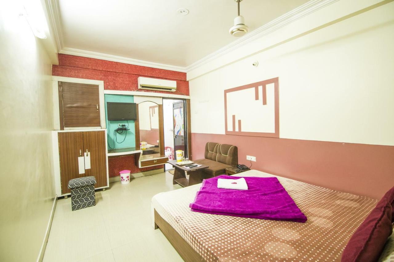 Hotel Gujarat Palace Ujjain Eksteriør bilde