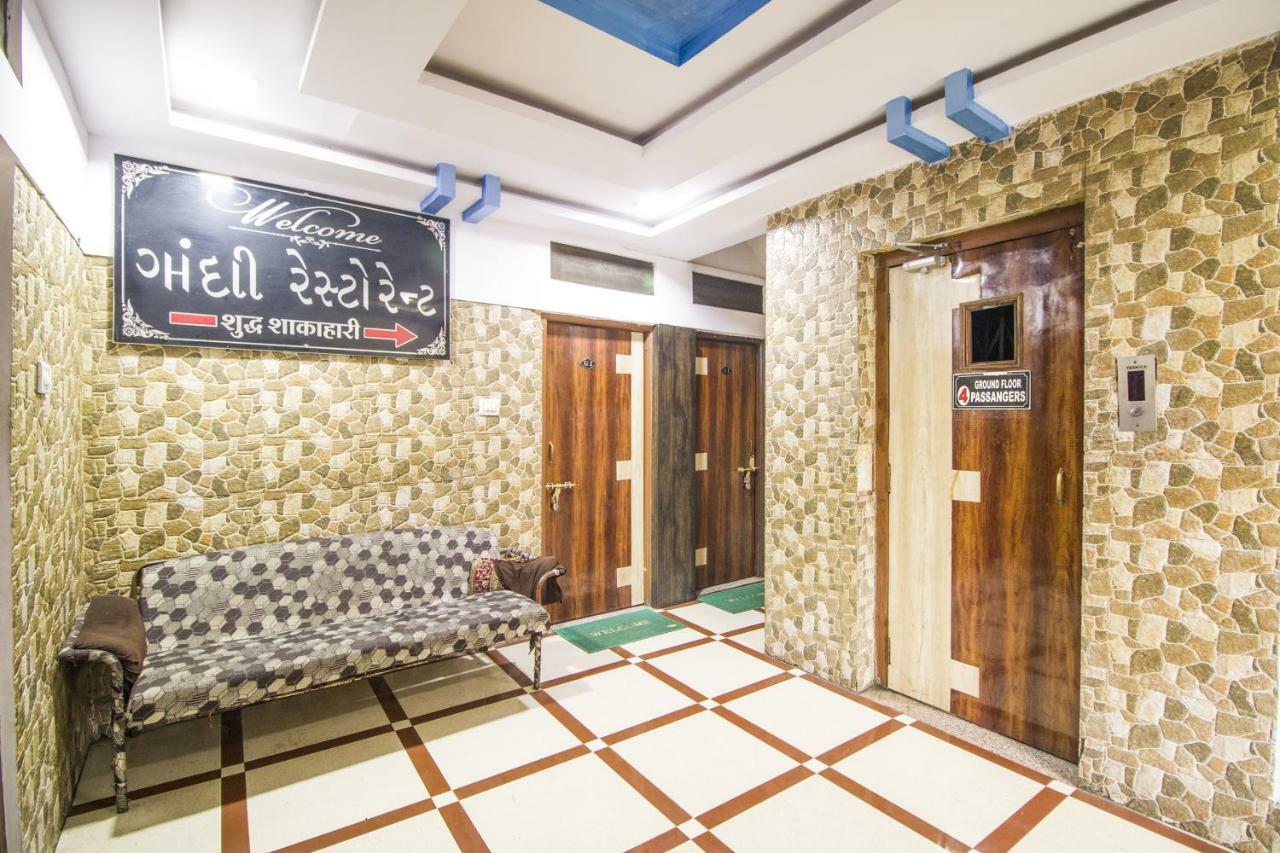 Hotel Gujarat Palace Ujjain Eksteriør bilde