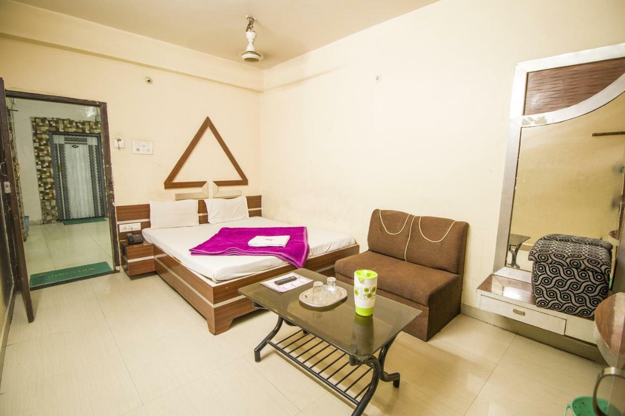 Hotel Gujarat Palace Ujjain Eksteriør bilde
