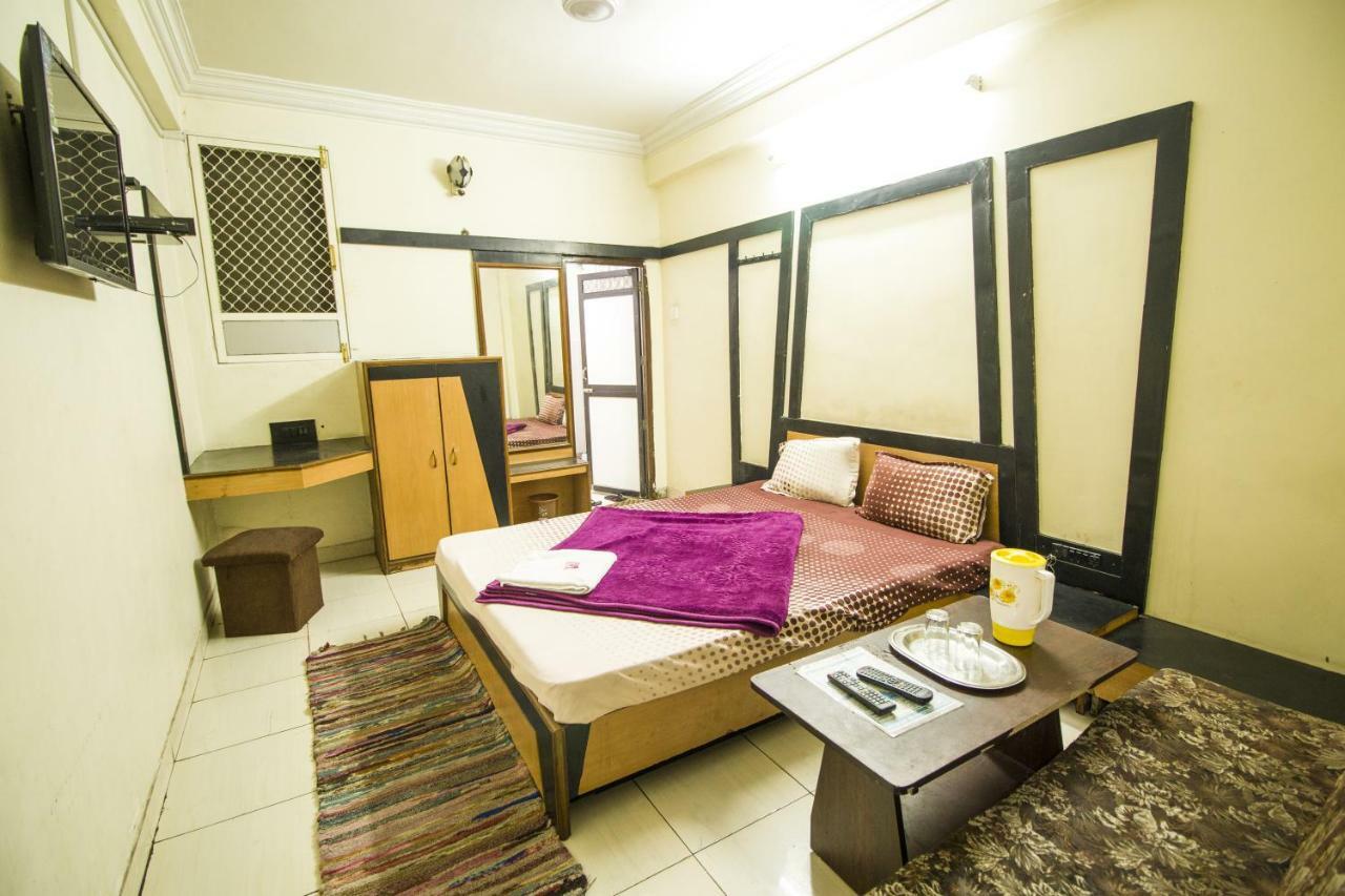 Hotel Gujarat Palace Ujjain Eksteriør bilde