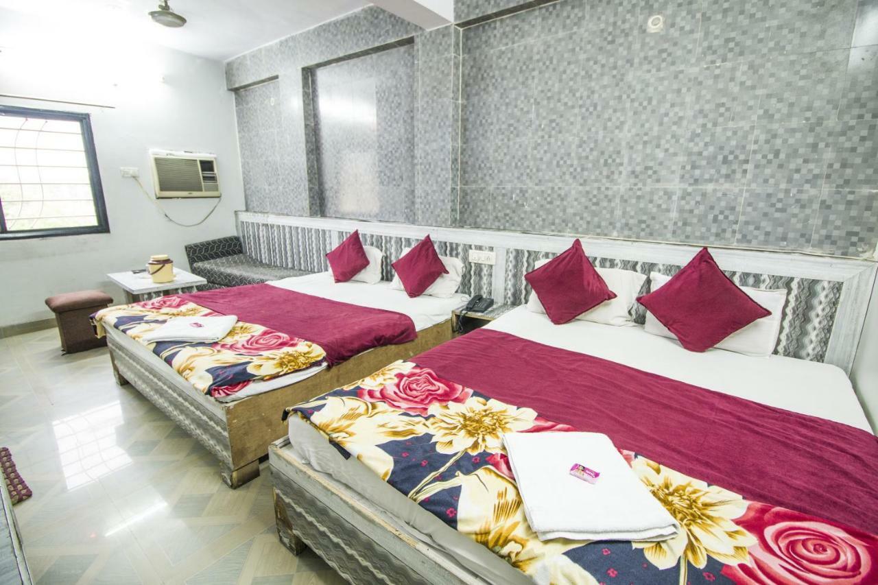 Hotel Gujarat Palace Ujjain Eksteriør bilde
