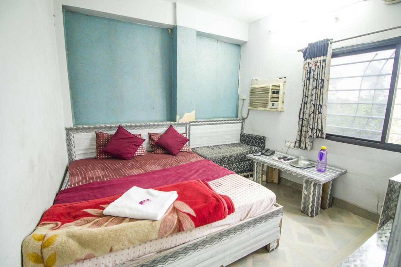 Hotel Gujarat Palace Ujjain Eksteriør bilde