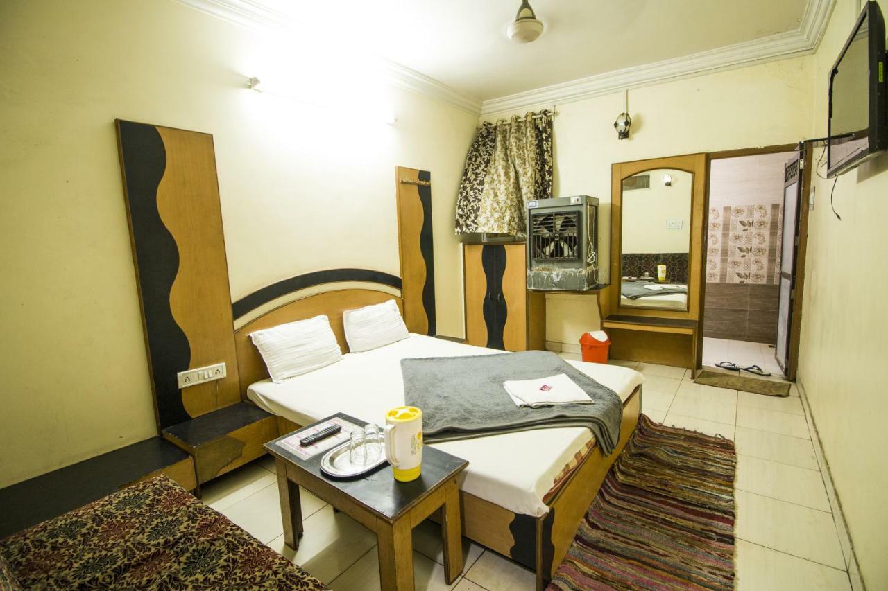 Hotel Gujarat Palace Ujjain Eksteriør bilde